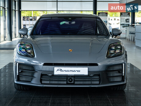 Porsche Panamera 2025
