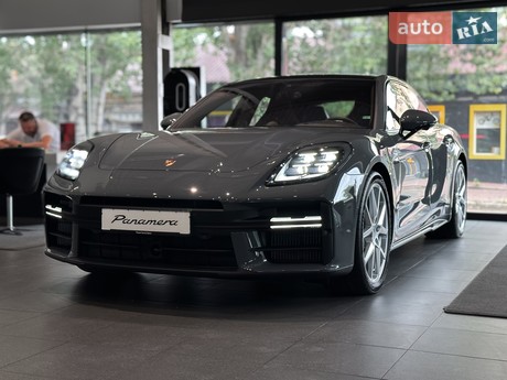 Porsche Panamera 2025