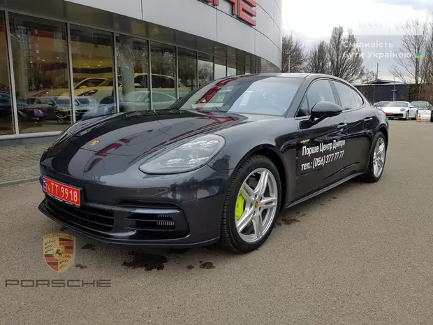 Porsche Panamera Base