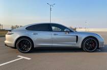 Porsche Panamera Base