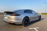 Porsche Panamera Base