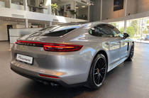 Porsche Panamera Base