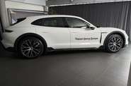 Porsche Taycan Cross Turismo Base