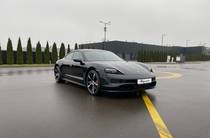 Porsche Taycan Base