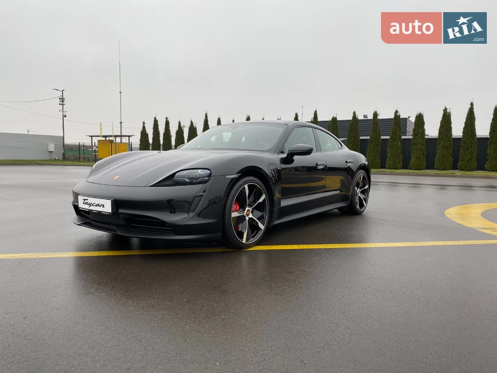 Porsche Taycan Base