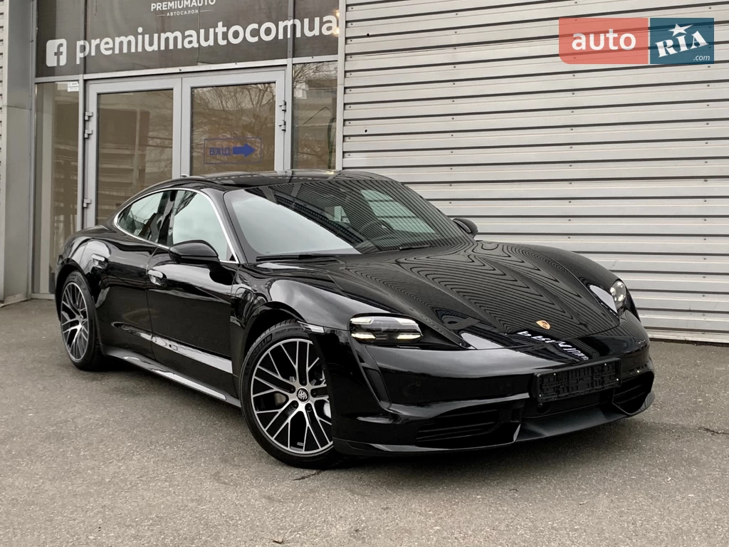 Porsche Taycan Base
