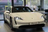Porsche Taycan Base