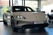 Porsche Taycan Base