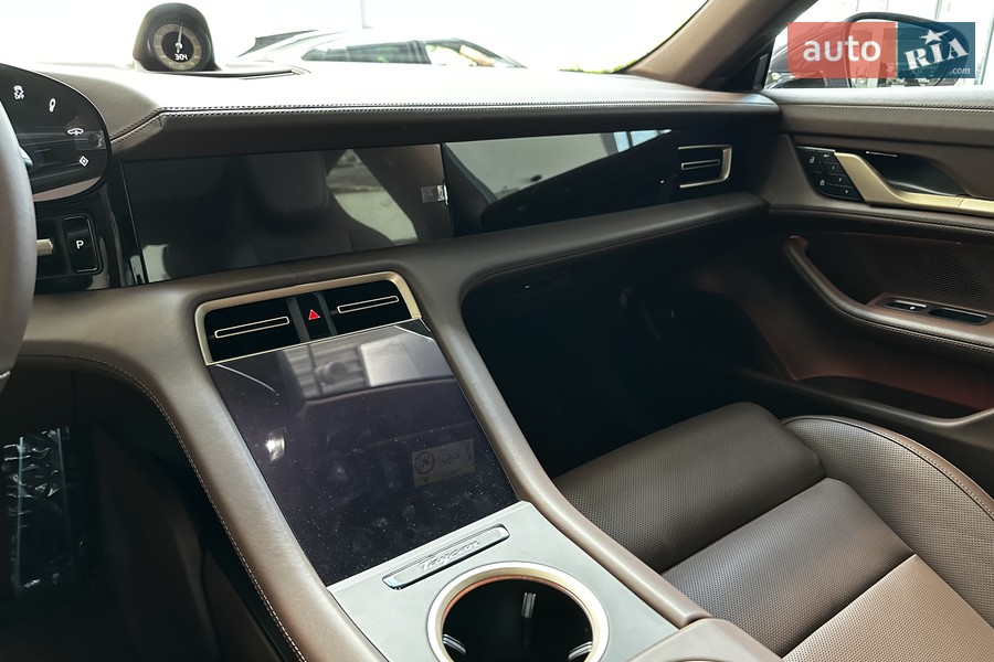 Porsche Taycan - фото 17
