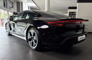 Porsche Taycan Base