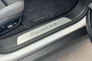 Porsche Taycan Base