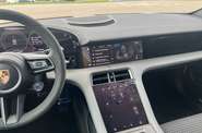 Porsche Taycan Base
