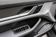 Porsche Taycan Base