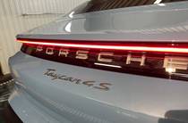 Porsche Taycan Base