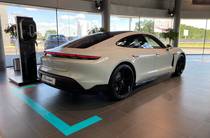 Porsche Taycan Base