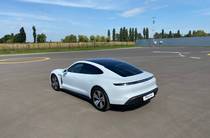 Porsche Taycan Base