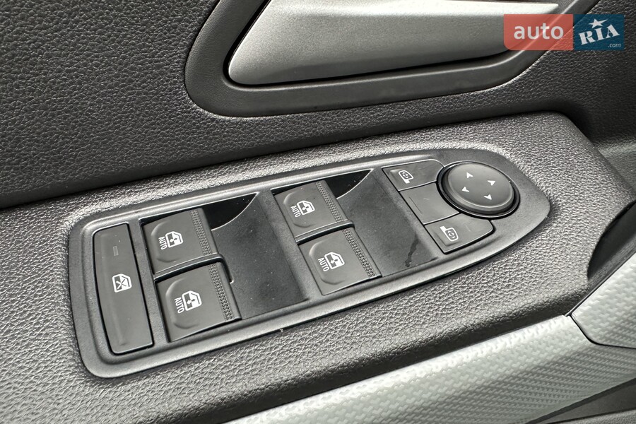 Renault Duster - фото 12