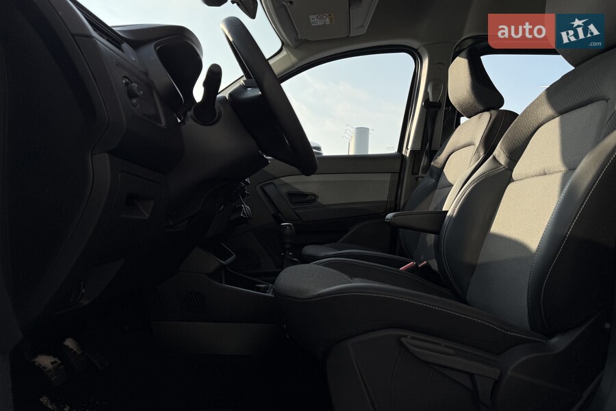 Renault Express - фото 12