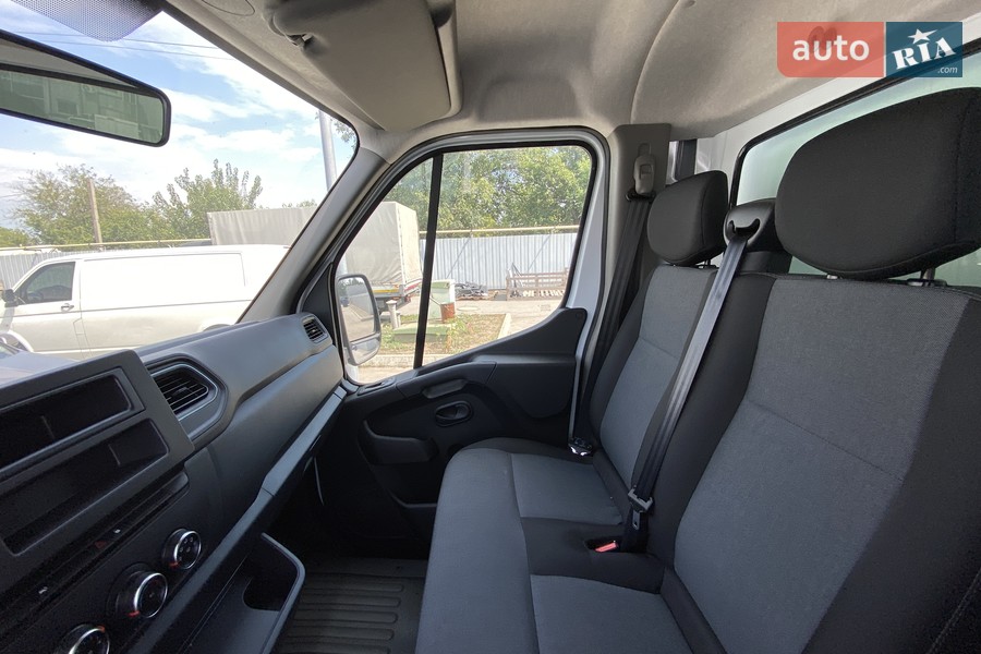 Renault Master - фото 16