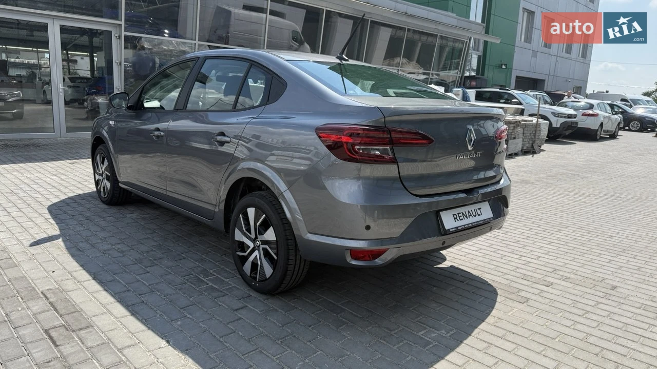 Renault-8