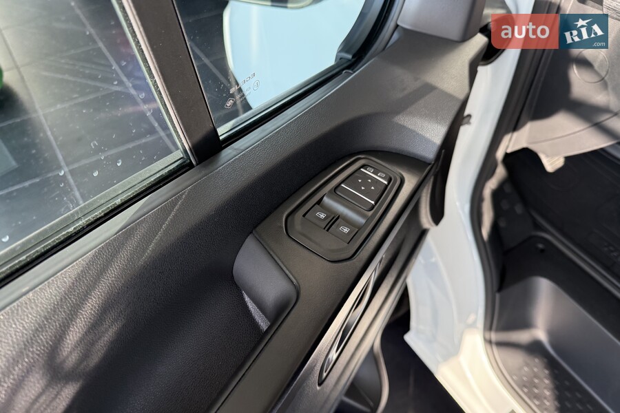Renault Trafic - фото 11