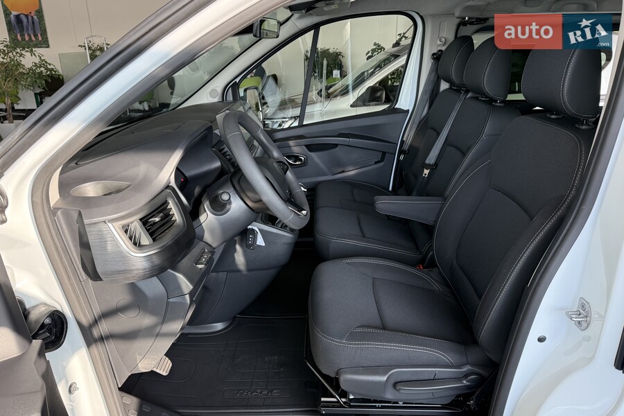 Renault Trafic - фото 12