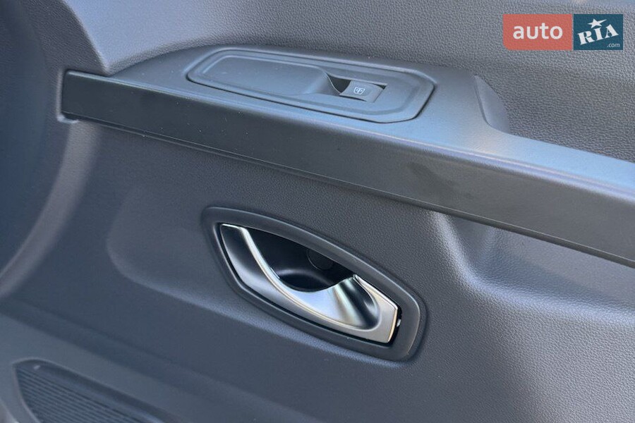 Renault Trafic - фото 12