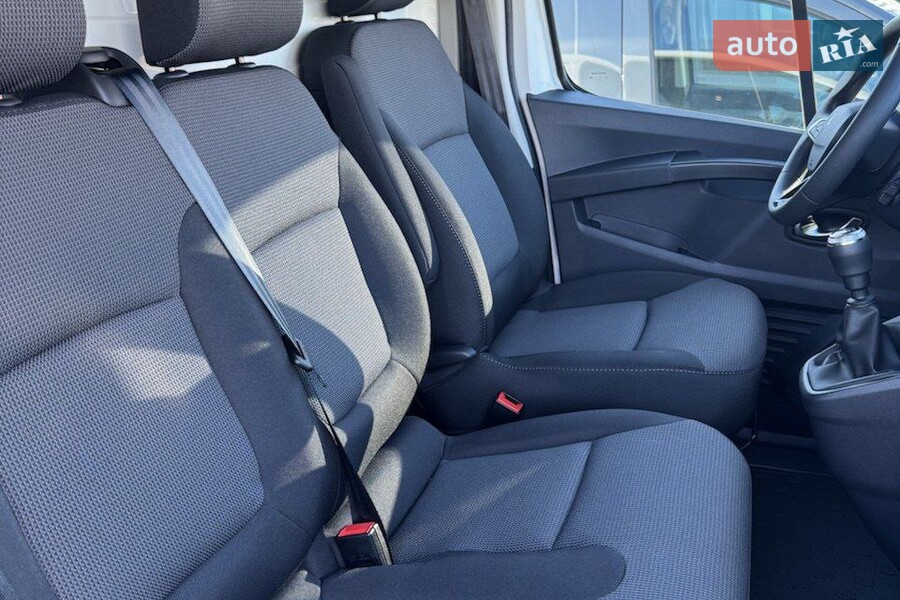 Renault Trafic - фото 11