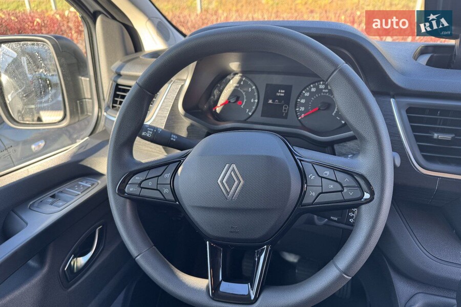 Renault Trafic - фото 13