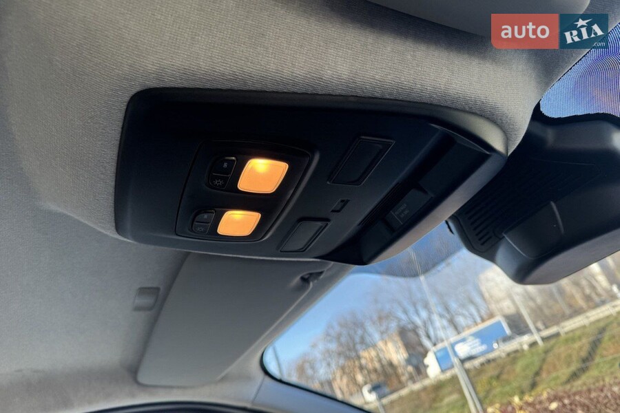 Renault Trafic - фото 14