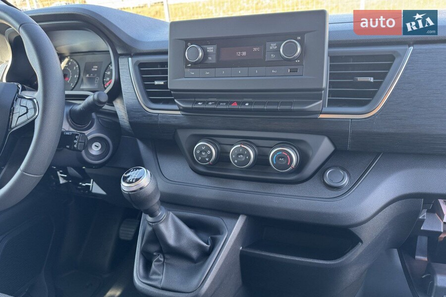 Renault Trafic - фото 15