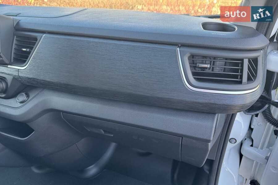 Renault Trafic - фото 16