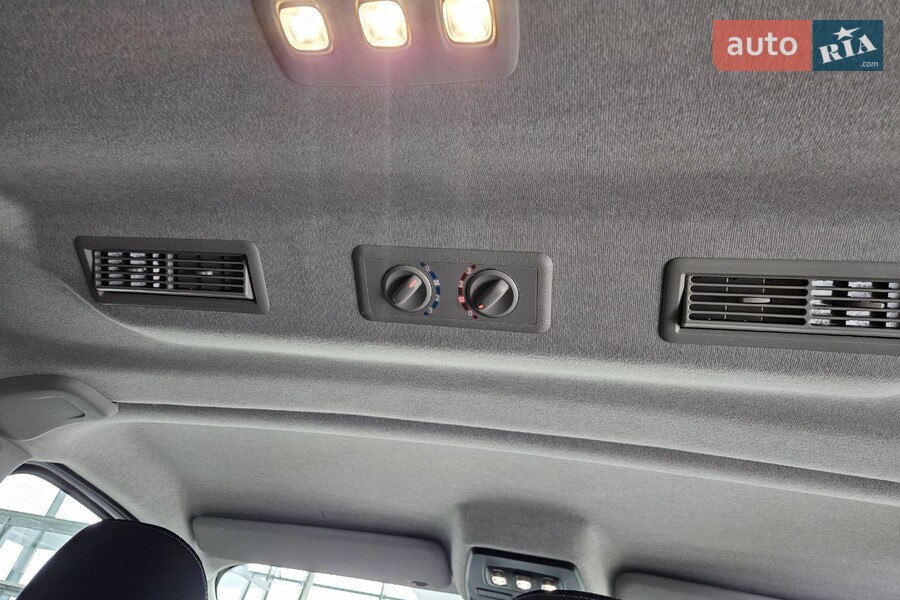 Renault Trafic - фото 33