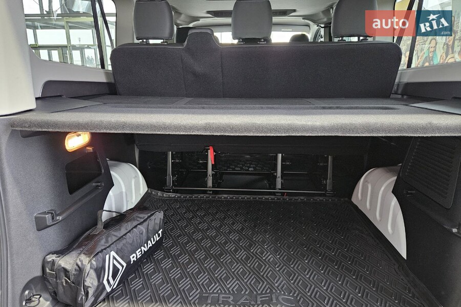 Renault Trafic - фото 11