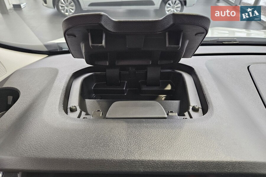 Renault Trafic - фото 23