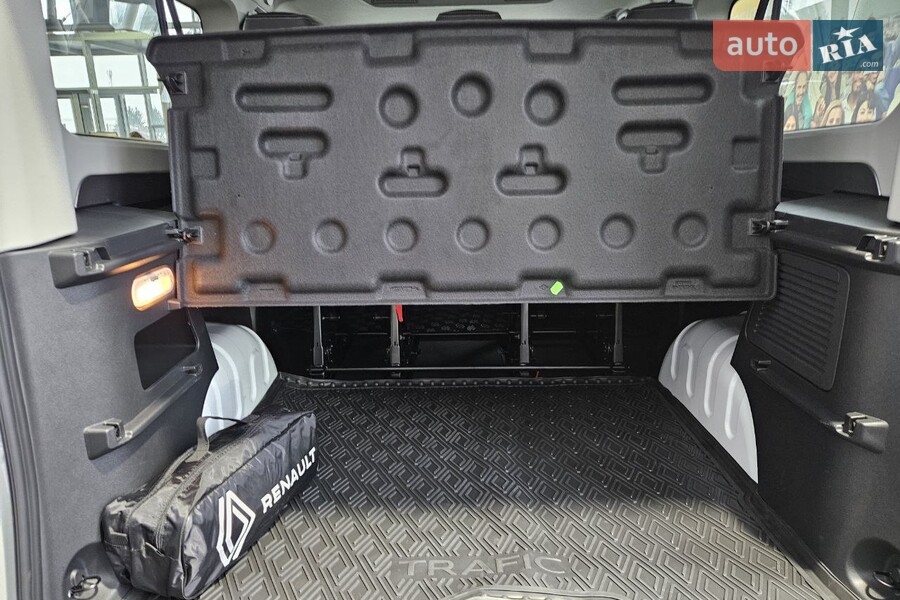 Renault Trafic - фото 10