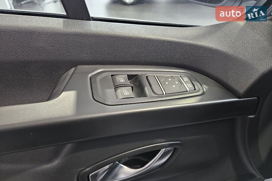 Renault Trafic - фото 36