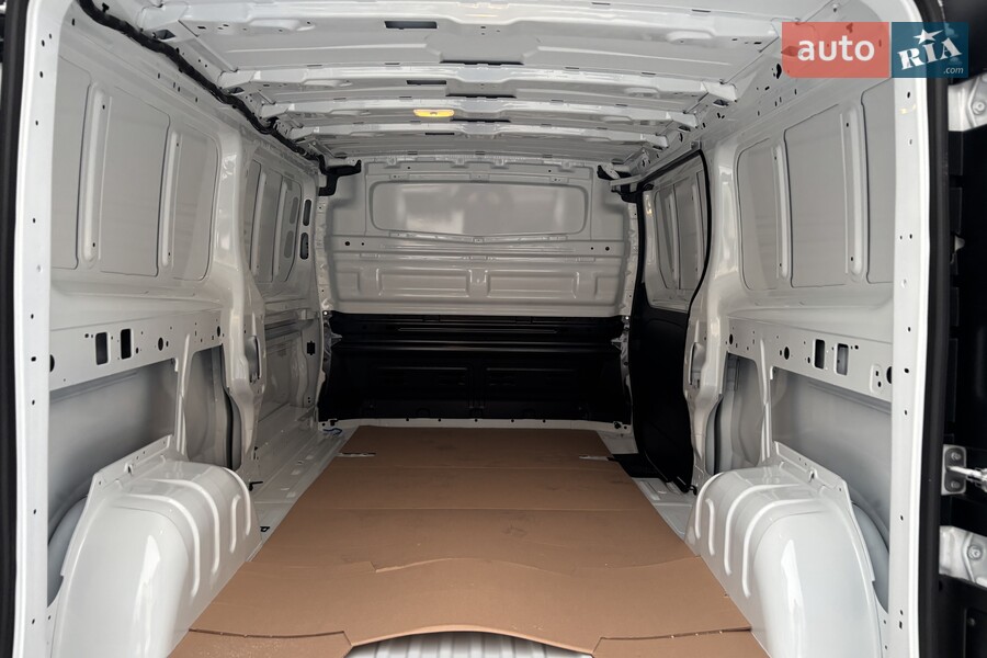 Renault Trafic - фото 12