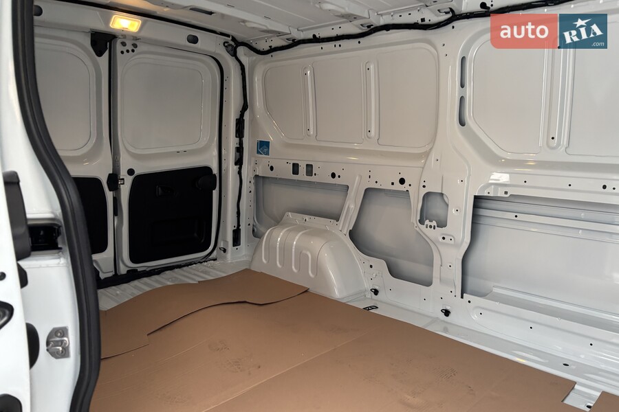 Renault Trafic - фото 11