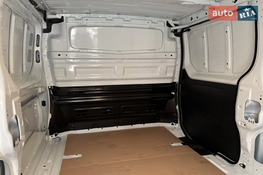 Renault Trafic - фото 13