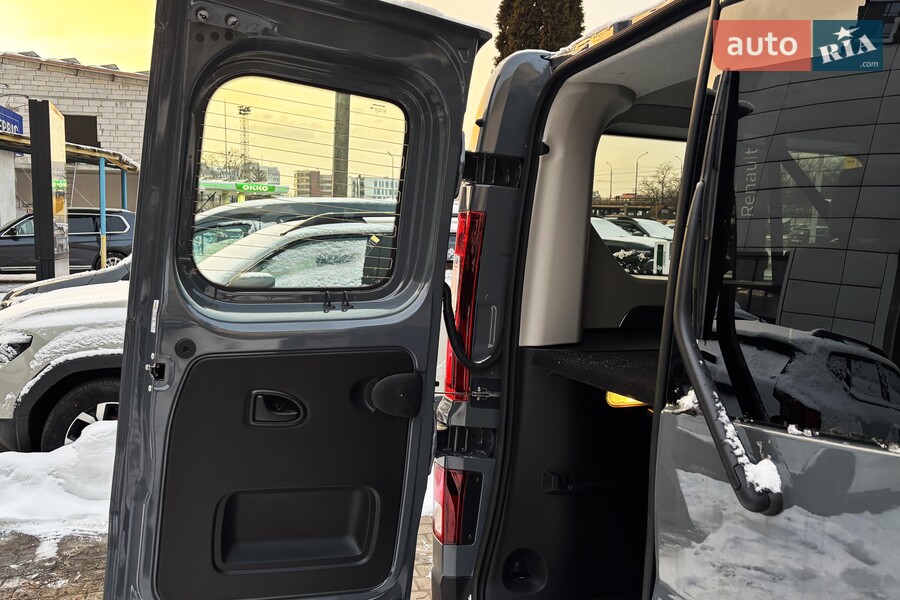 Renault Trafic - фото 11