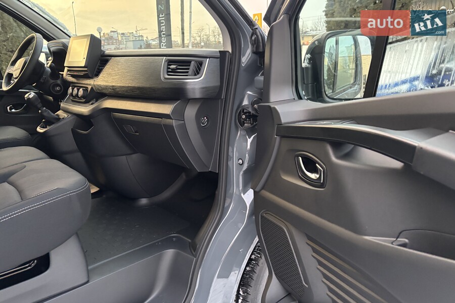 Renault Trafic - фото 16