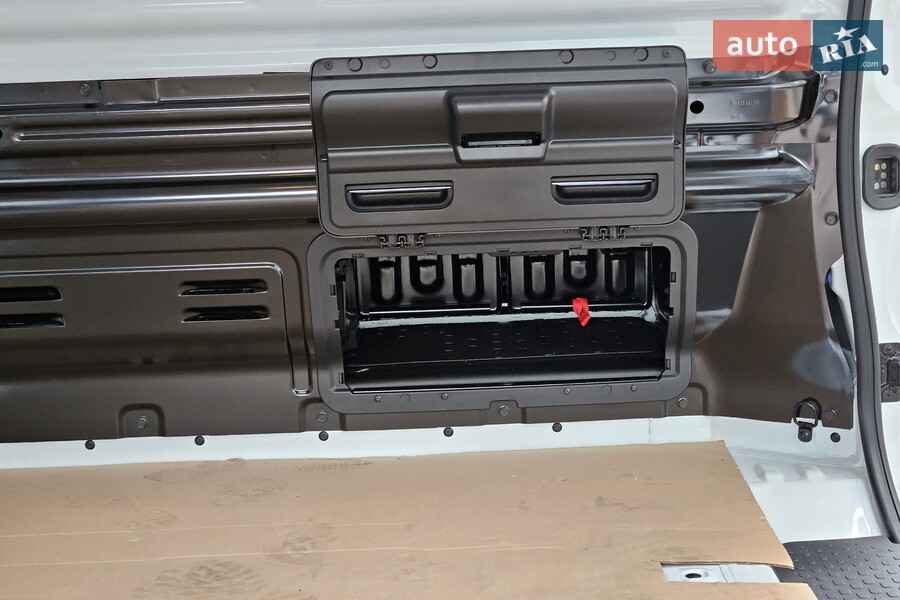 Renault Trafic - фото 16