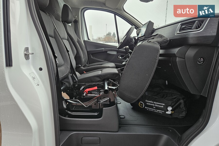 Renault Trafic - фото 24