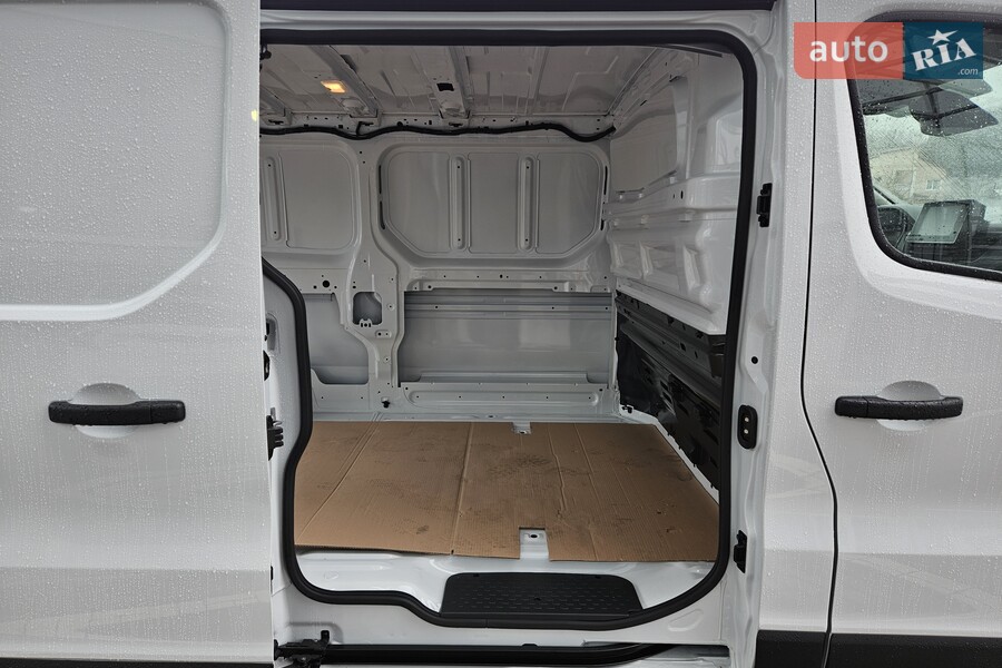 Renault Trafic - фото 18