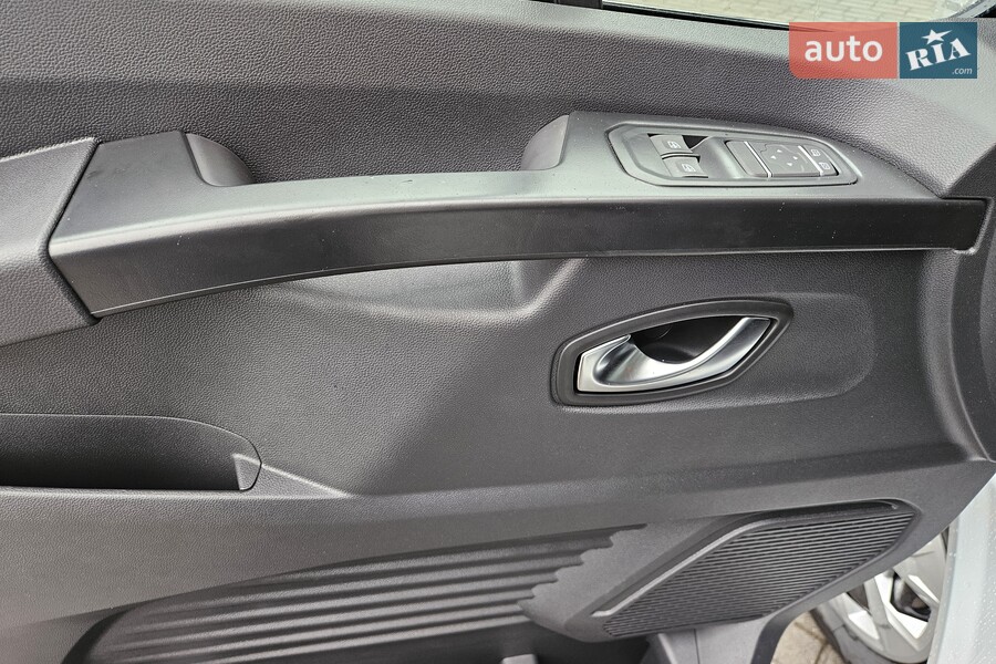 Renault Trafic - фото 19