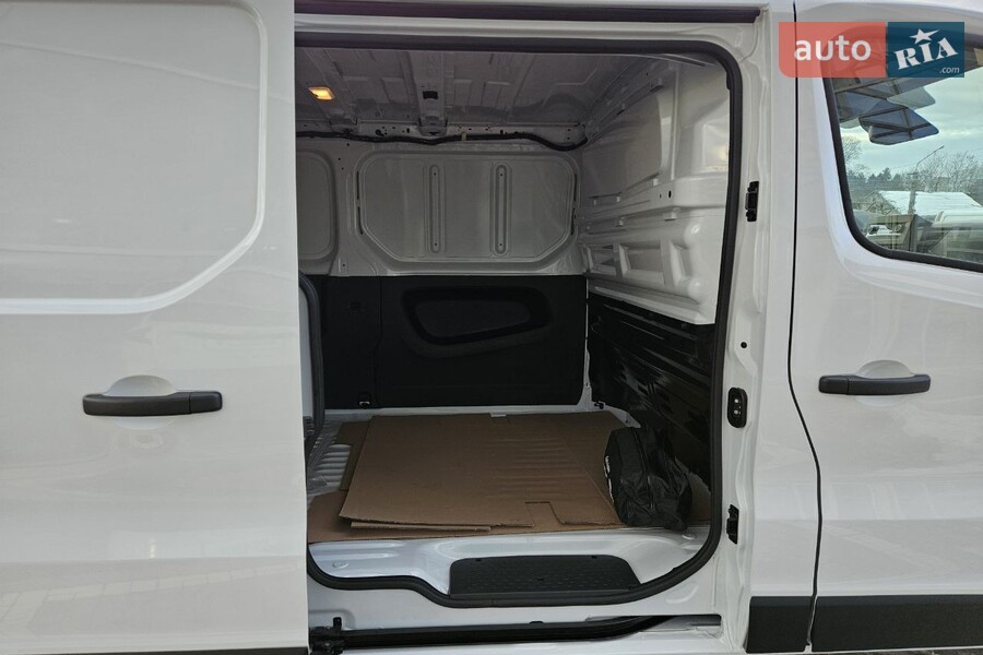 Renault Trafic - фото 10