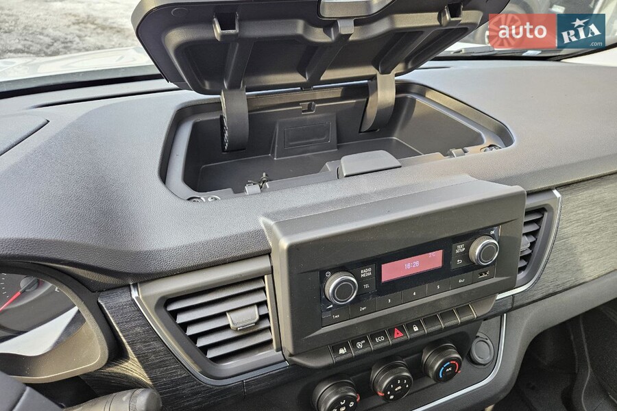 Renault Trafic - фото 15