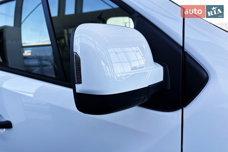 Renault Trafic - фото 8