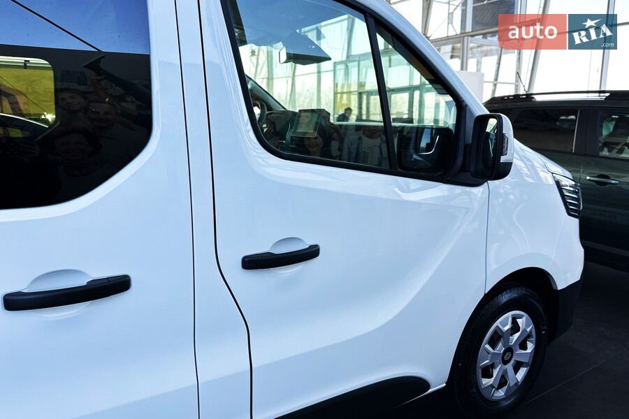 Renault Trafic - фото 11